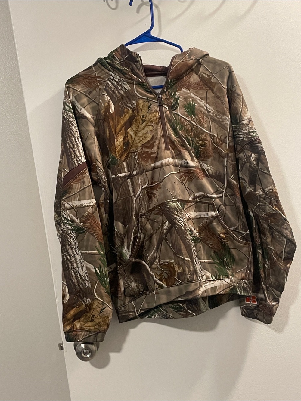 Adult size small ( fits bigger more like medium real tree camo hoodie/ pull over